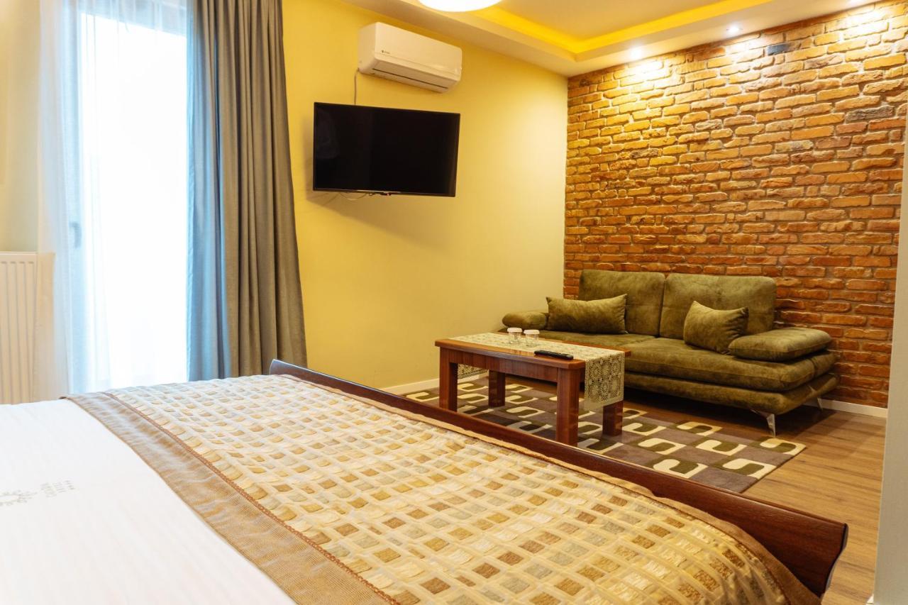 Casta Diva Boutique Hotel Korce Exterior photo